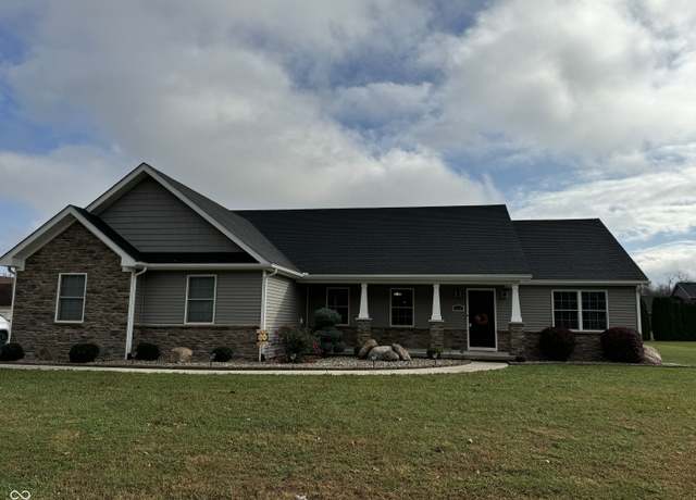 Property at 572 S Golf Blvd, Crawfordsville, IN 47933, 3 beds, 2 baths