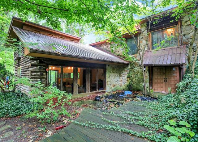 Property at 9307 E Dill Rd, Morgantown, IN 46160, 4 beds, 3.5 baths