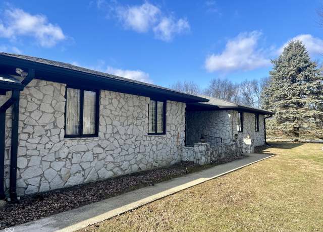 Property at 816 N County Road 900 E, Avon, IN 46123, 4 beds, 2.5 baths