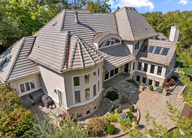 Property at 10821 Club Point Dr, Fishers, IN 46037, 6 beds, 7 baths