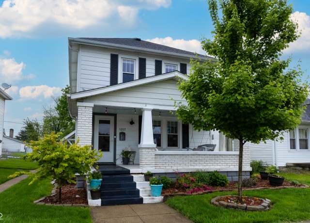 Property at 1207 Chestnut St, Columbus, IN 47201, 3 beds, 1.5 baths