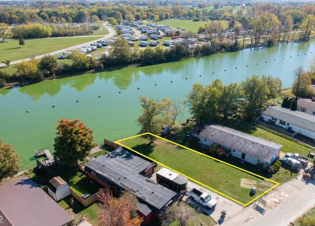 Property at 41 Fountain Lake Dr, Greenfield, IN 46140
