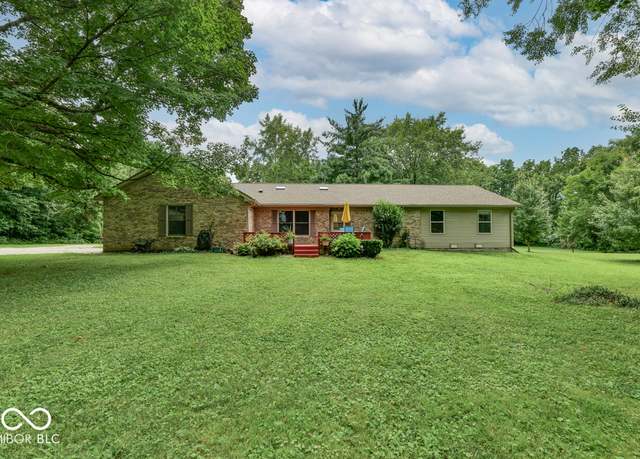 Property at 1000 Janet Dr, Greenwood, IN 46142, 4 beds, 3 baths