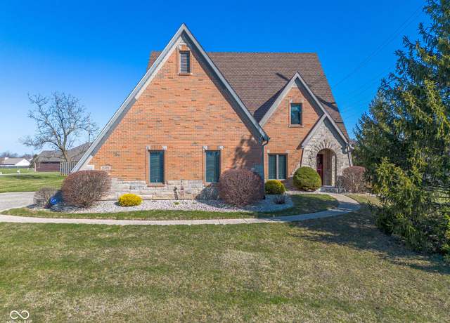 Property at 2406 Chrystal Woods Dr, Kokomo, IN 46901, 4 beds, 2.5 baths