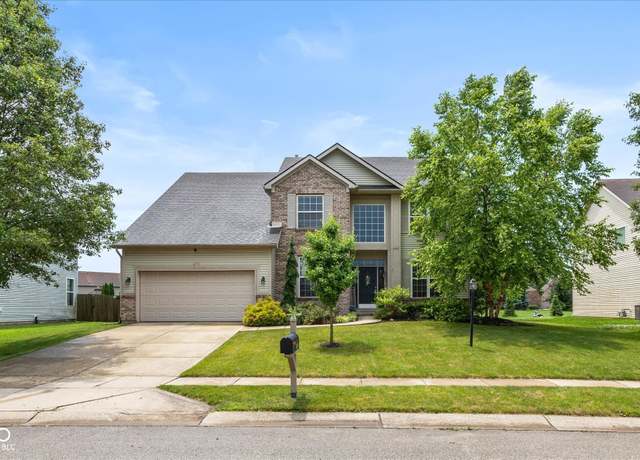 Property at 8336 Bent Oak Dr, Indianapolis, IN 46236, 4 beds, 2.5 baths
