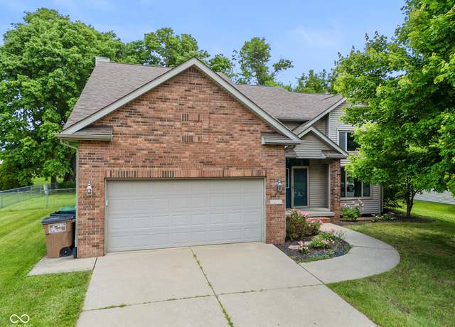 Property at 1936 Broadmoor Ln, Columbus, IN 47203, 3 beds, 2.5 baths