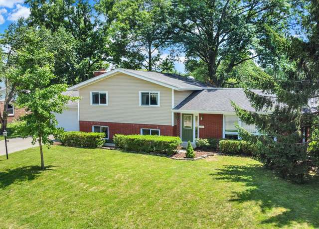 Property at 1441 Hunter Pl, Columbus, IN 47203, 3 beds, 2.5 baths