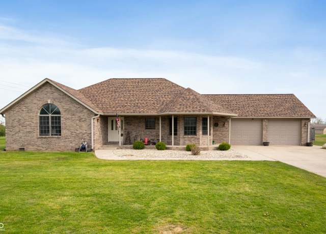 Property at 3300 E Indian Hill Dr, Muncie, IN 47302, 2 beds, 3 baths