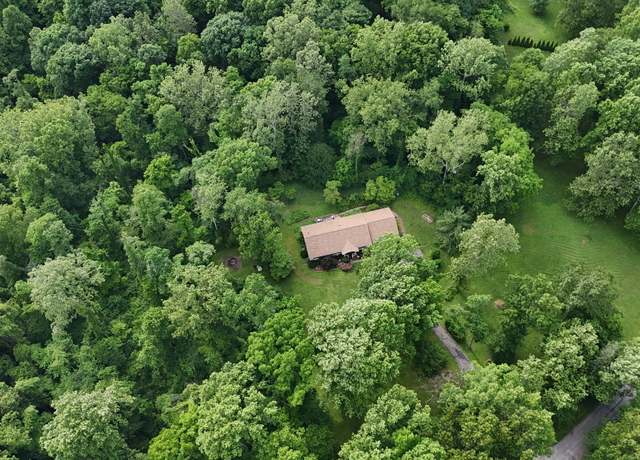Property at 1350 Inverness Farms Rd, Martinsville, IN 46151, 4 beds, 3 baths
