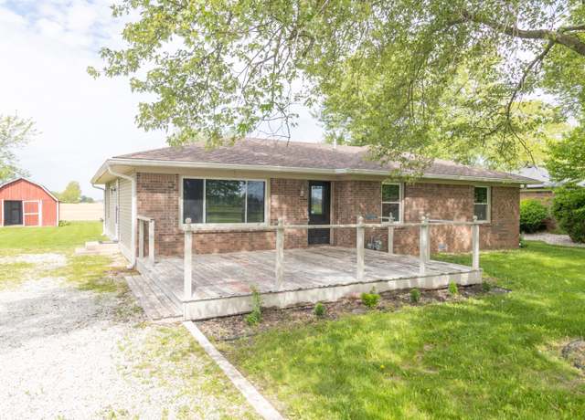 Property at 156 N Eastern Village Dr, Greenfield, IN 46140, 4 beds, 2 baths