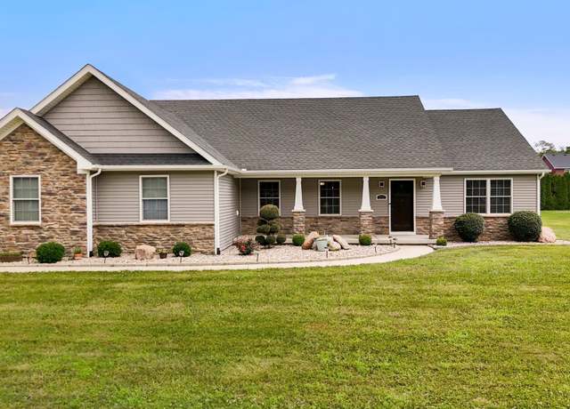 Property at 572 S Golf Blvd, Crawfordsville, IN 47933, 3 beds, 2 baths