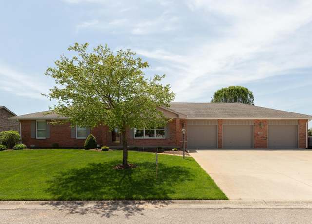 Property at 2247 Mulberry Dr, Seymour, IN 47274, 3 beds, 2.5 baths