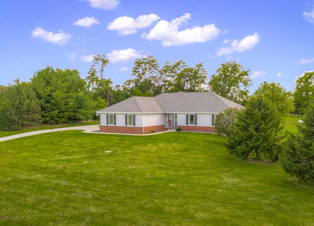 Property at 9393 S Pr Blackhawk Hills Dr, Edinburgh, IN 46124, 3 beds, 2.5 baths