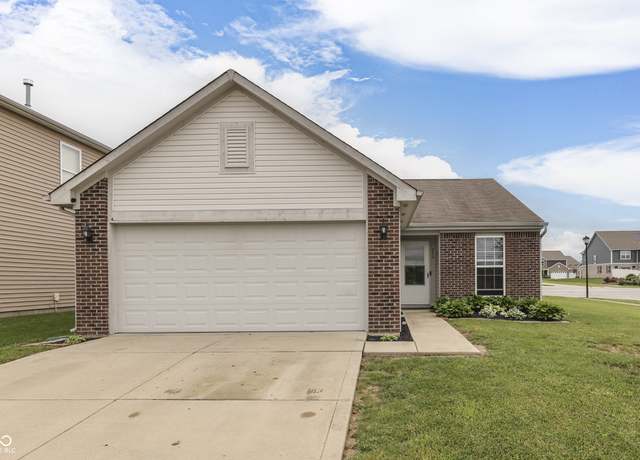 Property at 933 Curlew Ln, Greenwood, IN 46143, 3 beds, 2 baths