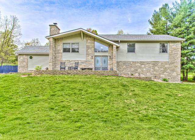 Property at 2005 Deer Lake Dr, Martinsville, IN 46151, 4 beds, 2.5 baths