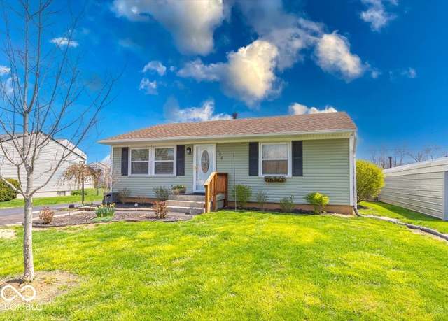 Property at 868 Glendale Dr, Franklin, IN 46131, 3 beds, 2 baths