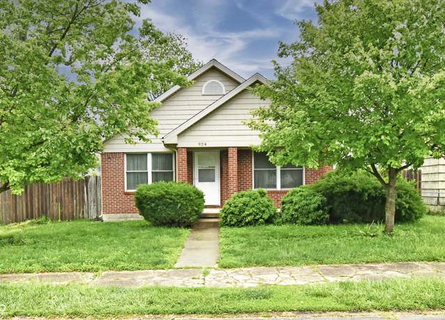 Property at 924 S B St, Elwood, IN 46036, 3 beds, 2 baths
