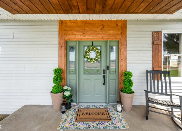 Property at 4622 W 400 S, Trafalgar, IN 46181, 3 beds, 2 baths