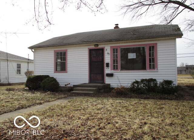 Property at 305 Mohawk St, Anderson, IN 46012, 2 beds, 1 bath