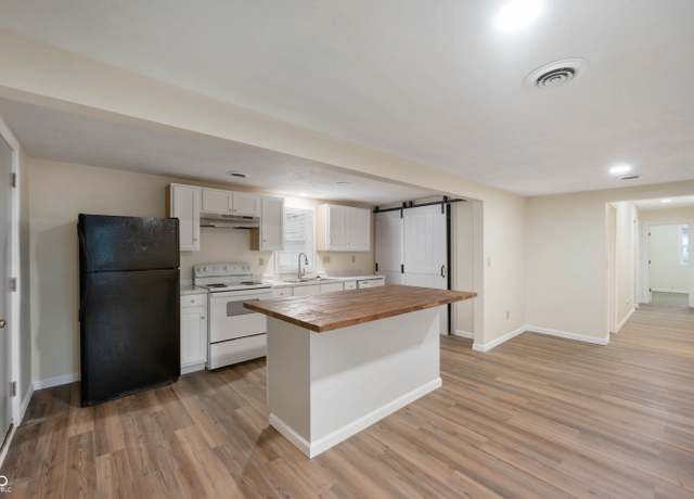 Property at 2009 N New York Ave, Muncie, IN 47304, 3 beds, 2 baths