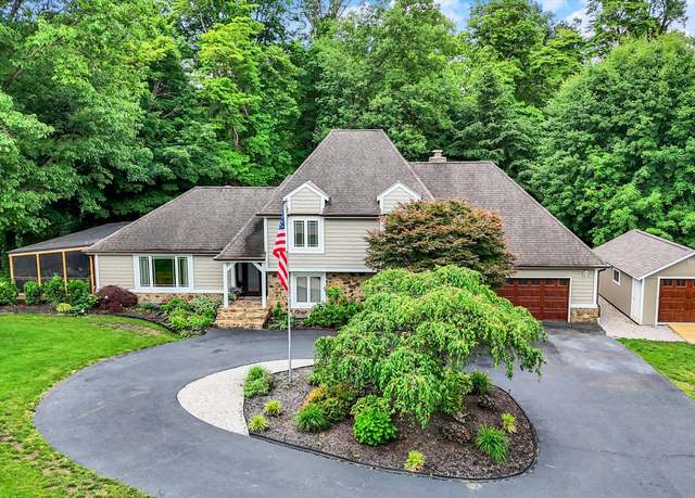 Property at 4623 E Windsor Ln, Columbus, IN 47201, 3 beds, 2.5 baths
