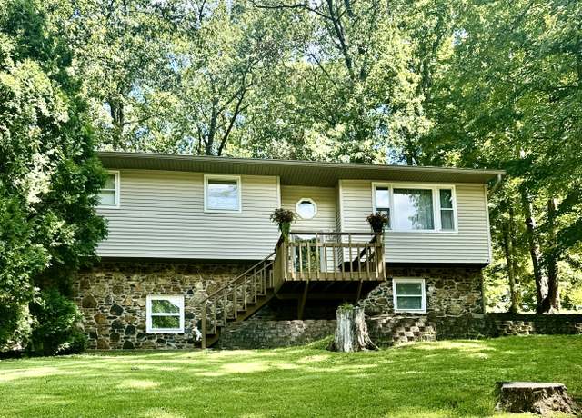 Property at 374 Briarwood Ln, Bedford, IN 47421, 3 beds, 1 bath