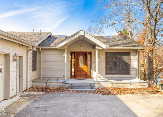 Property at 11741 W Grandview Dr, Columbus, IN 47201, 4 beds, 3 baths