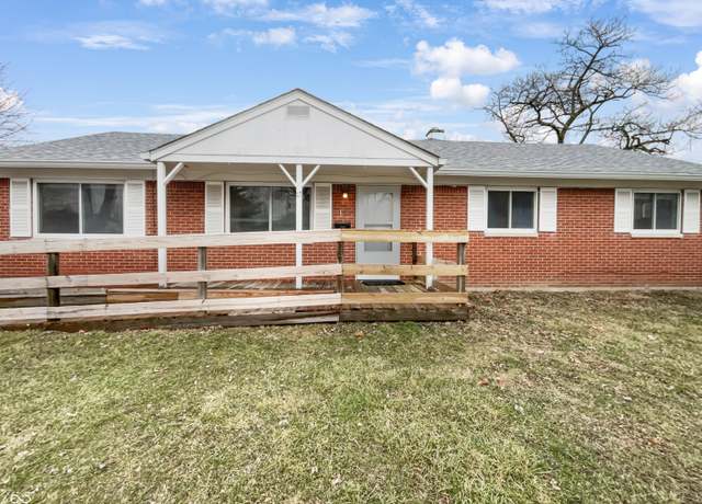Property at 17 Crestview Dr, Greenwood, IN 46143, 3 beds, 2 baths