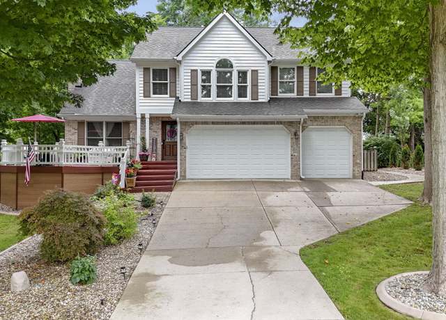 Property at 12657 Shorevista Dr, Indianapolis, IN 46236, 3 beds, 2.5 baths