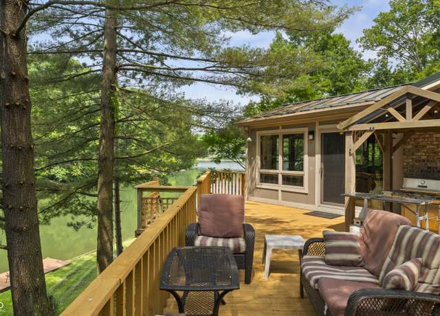 Property at 4126 E Rembrandt Dr, Martinsville, IN 46151, 4 beds, 3 baths