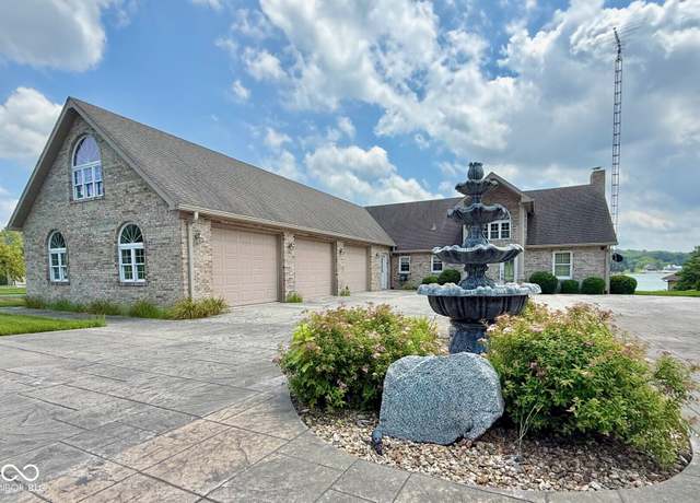 Property at 1085 E North Shore Dr, Brownstown, IN 47220, 4 beds, 4 baths