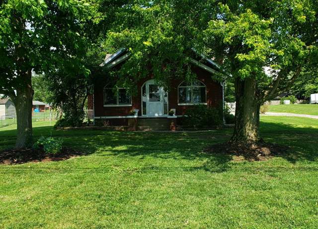 Property at 1605 S Walnut St, Seymour, IN 47274, 3 beds, 1.5 baths