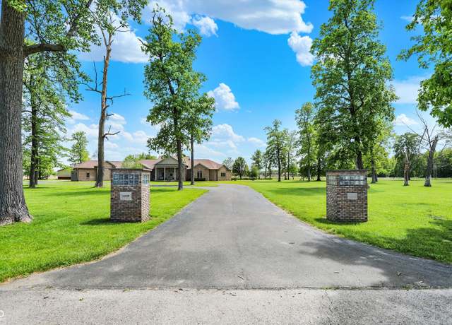 Property at 893 W 500 S, Anderson, IN 46013, 4 beds, 2.5 baths
