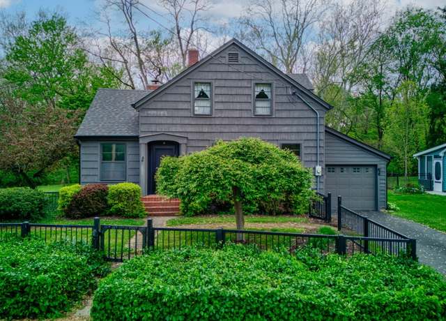 Property at 901 Center Dr, Noblesville, IN 46060, 2 beds, 2 baths