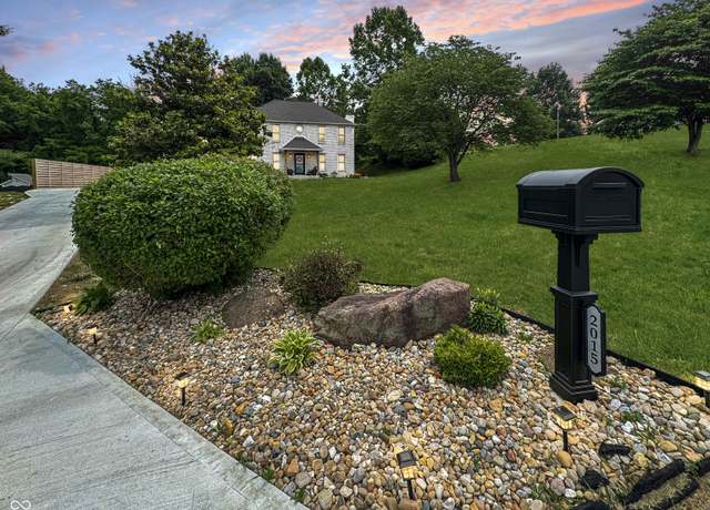 Property at 2015 Deer Lake Dr, Martinsville, IN 46151, 3 beds, 2.5 baths
