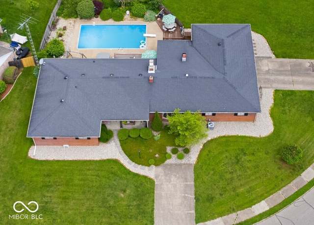 Property at 808 Parkview Dr, Rushville, IN 46173, 4 beds, 3.5 baths