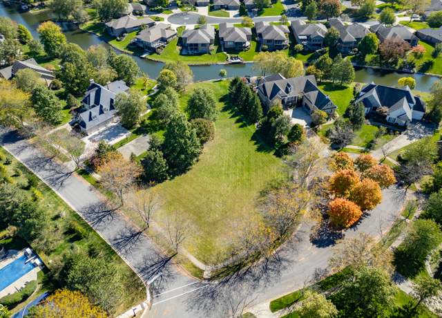 Property at 887 Box Turtle Ct, Columbus, IN 47201