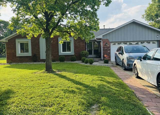 Property at 1050 Laguna Ln, Greenwood, IN 46143, 3 beds, 2 baths
