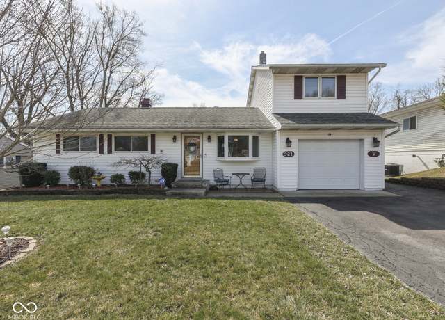 Property at 921 W Briarcliff Dr, Bloomington, IN 47404, 3 beds, 3 baths