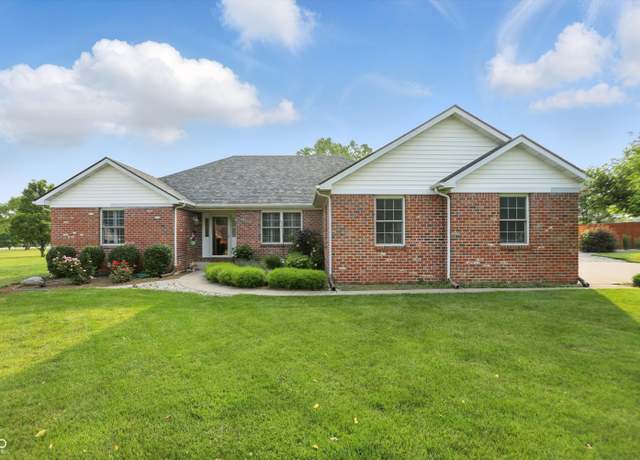 Property at 832 S Fairway Dr, Crawfordsville, IN 47933, 4 beds, 2 baths