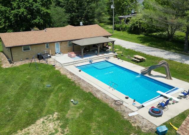 Property at 3325 Kivett Ln, Martinsville, IN 46151, 3 beds, 2 baths