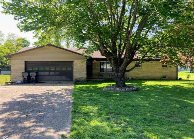 Property at 8410 Woodlawn Dr, Martinsville, IN 46151, 3 beds, 2 baths