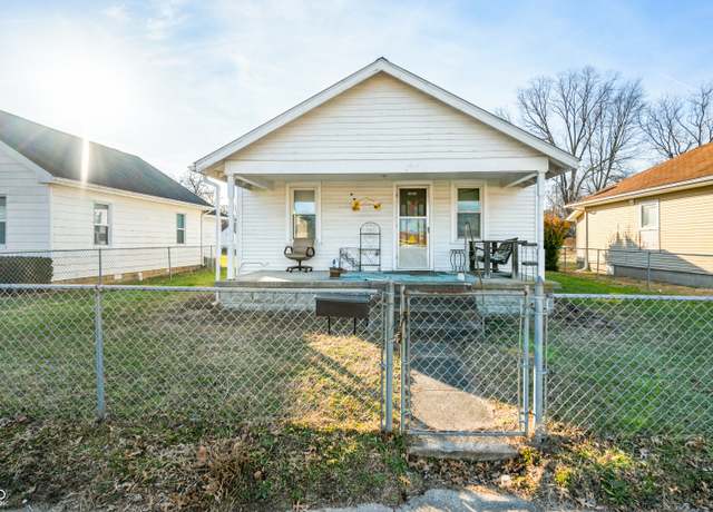 Property at 1011 Center St, Seymour, IN 47274, 3 beds, 1 bath