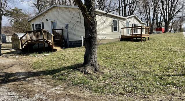 Photo of 303 E Franklin St, Staunton, IN 47881