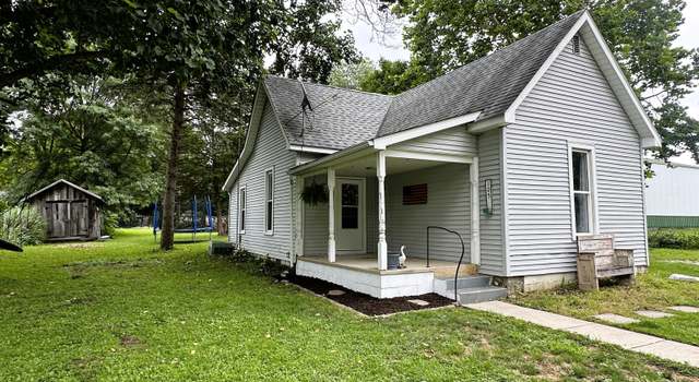 Photo of 105 S Walnut St, Roachdale, IN 46172