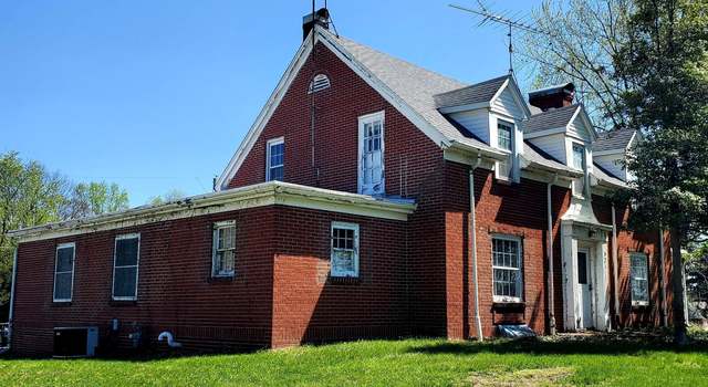 Photo of 521 W Commerce St, Brownstown, IN 47220