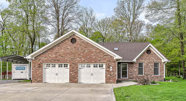 Photo of 6 Lakewood Dr, Greenfield, IN 46140