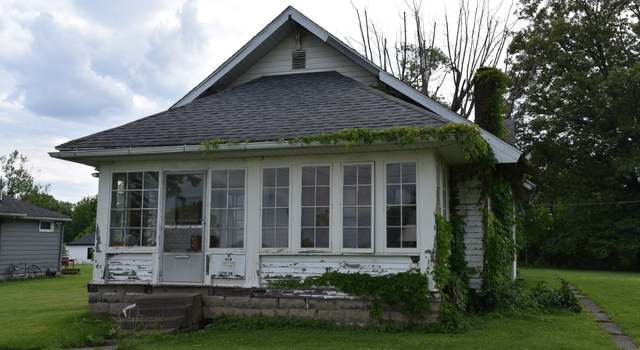 Photo of 444 S 4th St, Mitchell, IN 47446