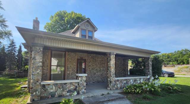 Photo of 237 N Poplar St, Morristown, IN 46161