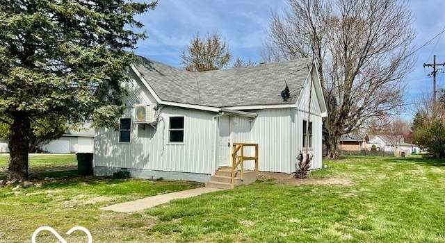Photo of 305 N Elm St, Kempton, IN 46049